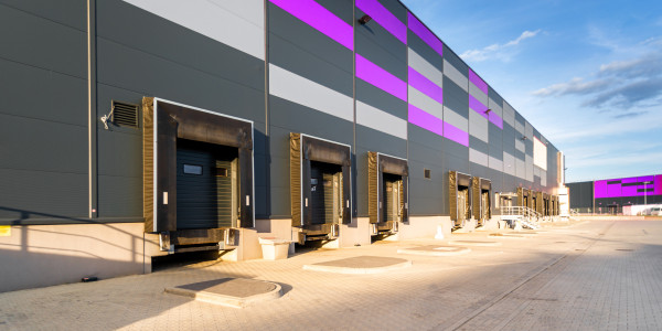 Pintar Fachadas de Naves Industriales, Fábricas y Almacenes en Alcorcón · Pintura para Pintado de Almacenes y Centros Logísticos